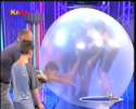 jetzt der ganze Körper, - Start eines neuen Weltrekord 6 Kinder in 60 sec in einen Climb-In Balloon (Künstlerballon) verpacken.