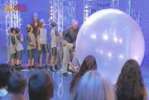 Start eines neuen Weltrekords - 6 Kinder in 3min in einen Climb-In Balloon verpacken.