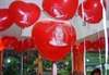 H60R  ROT Deko Latex-Herzballon ~60cm (24inch) breit, unbedruckt, ohne Zubehör.